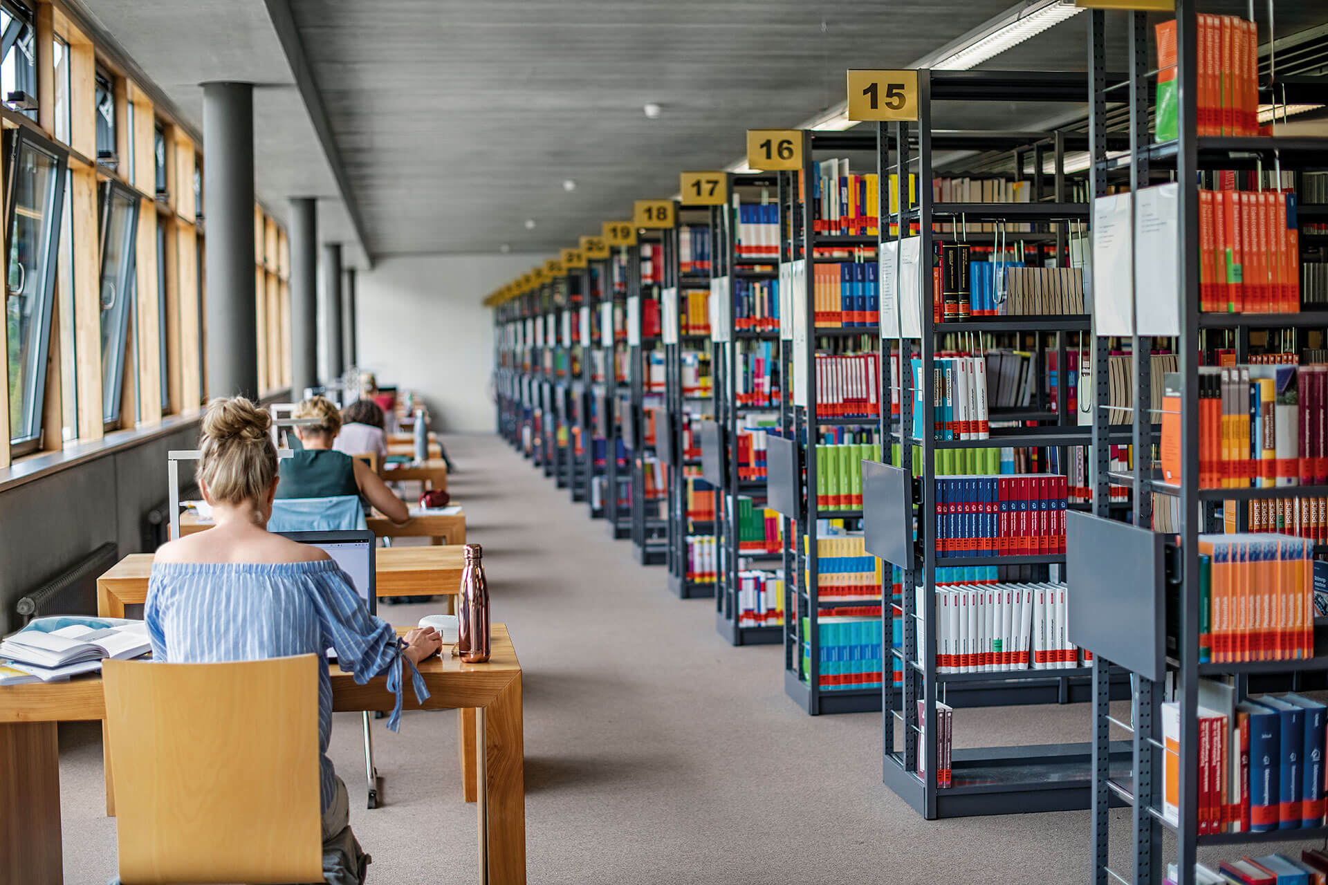 Around 1,500 students are enrolled in a total of eleven bachelor’s and master’s degree programs at the  Reinhold-Würth-Hochschule university.